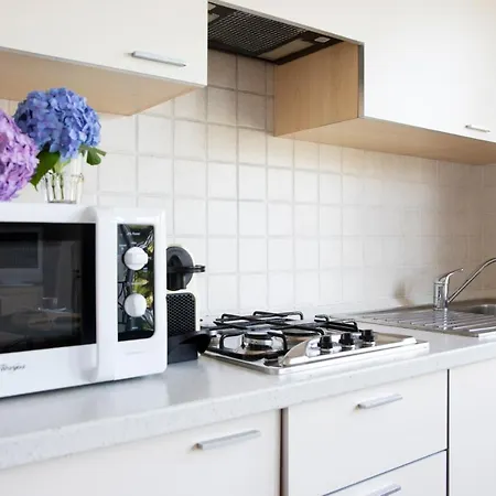 Апартаменты Charming Moment Di Porta - Residenza Leonardo Луино